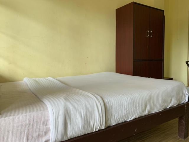 Sweet Home Guest House Шиллонг Экстерьер фото